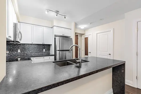 18 Parkview AVE #1015, Toronto C14, ON M2N 7H7