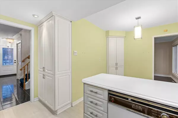 Oshawa, ON L1G 7P8,1442 Manitou CT