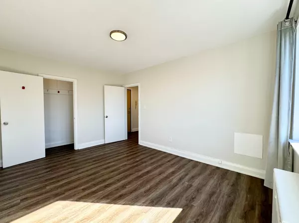 Toronto E06, ON M1N 2V9,36 Wood Glen RD #201