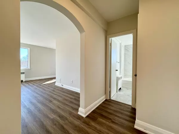 Toronto E06, ON M1N 2V9,36 Wood Glen RD #201