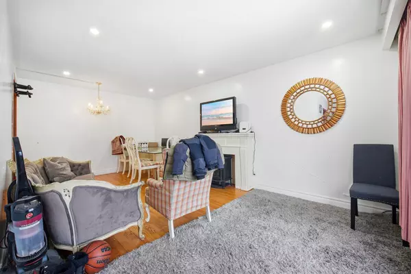 Pickering, ON L1W 2N1,325 Dyson RD