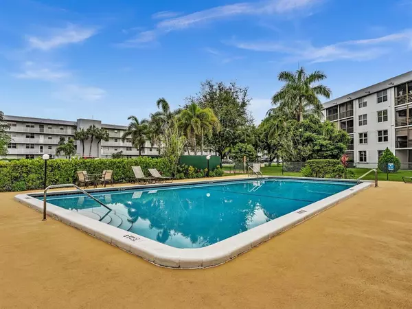 109 Royal Park Dr #2F, Oakland Park, FL 33309