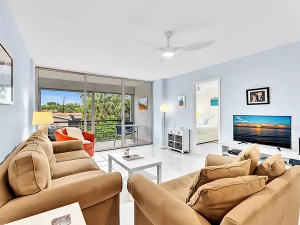 Oakland Park, FL 33309,109 Royal Park Dr #2F