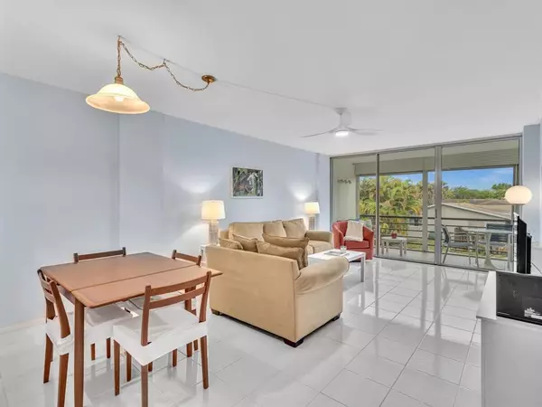 Oakland Park, FL 33309,109 Royal Park Dr #2F