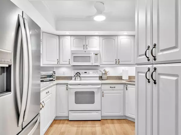 Oakland Park, FL 33309,109 Royal Park Dr #2F