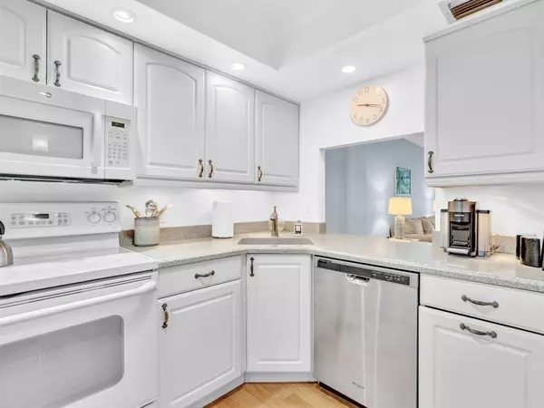 Oakland Park, FL 33309,109 Royal Park Dr #2F