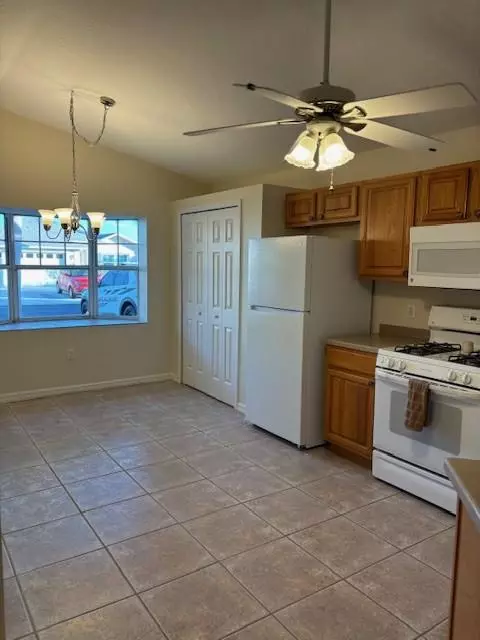 Okeechobee, FL 34974,614 SE 26th Dr