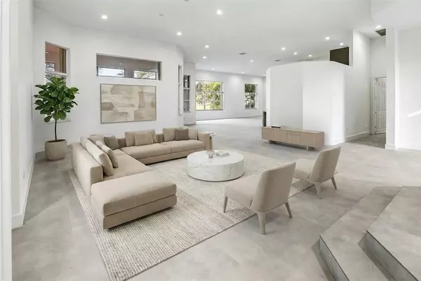 Davie, FL 33330,13211 SW 44th St