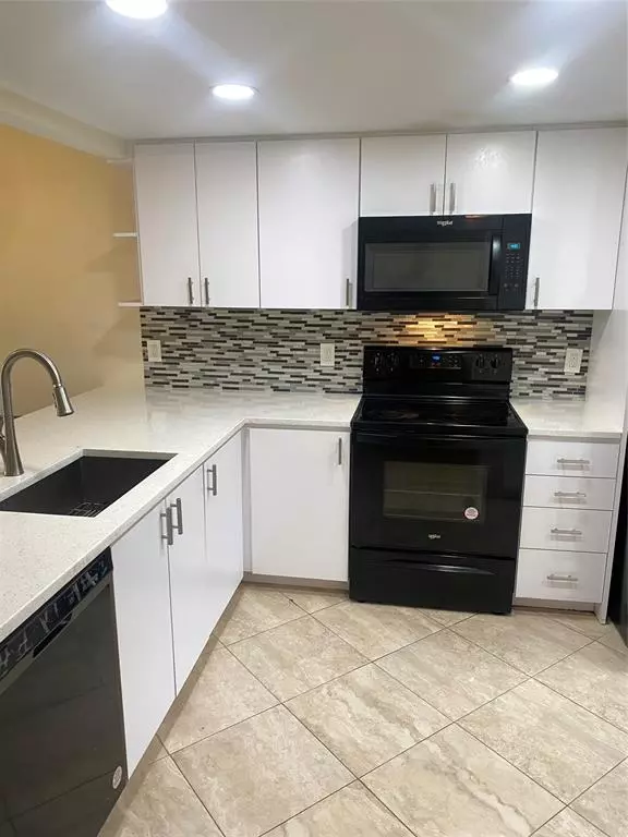 Pompano Beach, FL 33069,3499 Oaks Way #304