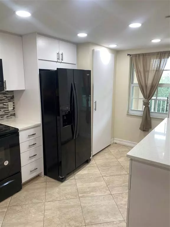 Pompano Beach, FL 33069,3499 Oaks Way #304