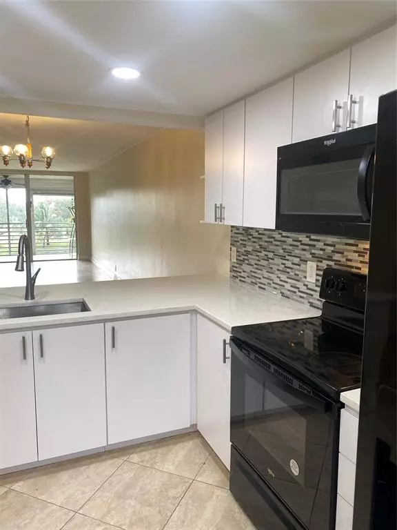 Pompano Beach, FL 33069,3499 Oaks Way #304