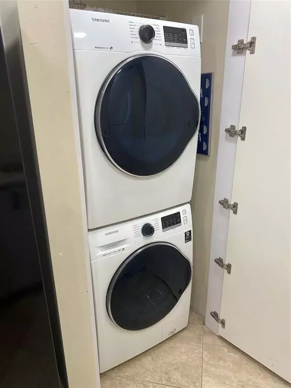 Pompano Beach, FL 33069,3499 Oaks Way #304