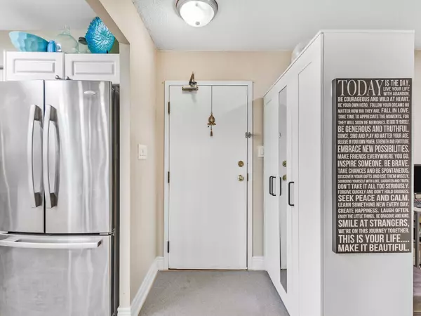 Richmond Hill, ON L4C 8T4,326 Major Mackenzie DR E #203