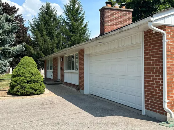 Richmond Hill, ON L4C 4X4,44 Starlight CRES