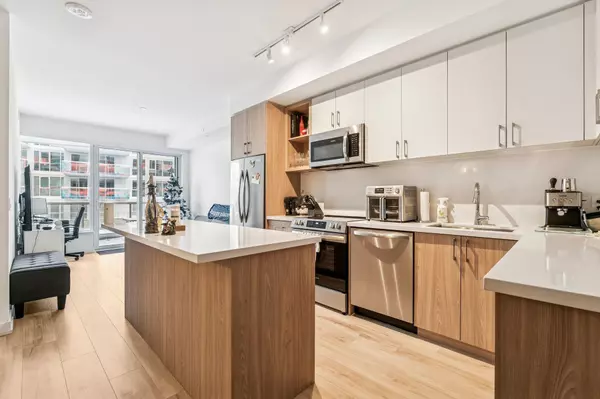 Innisfil, ON L9R 0R6,333 Sunseeker AVE #304