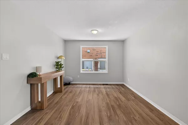 Barrie, ON L4N 7E3,30 Mcveigh DR