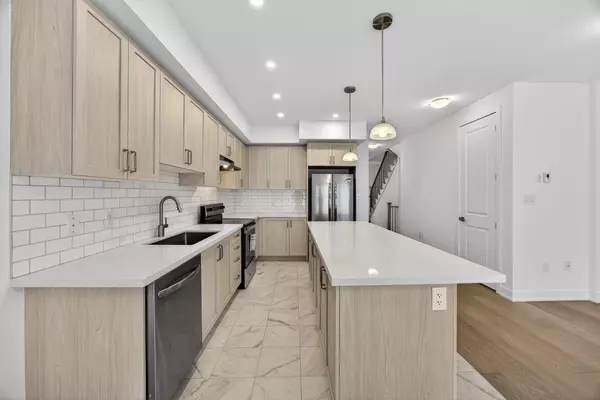 Barrie, ON L9J 0V6,32 McAush ST