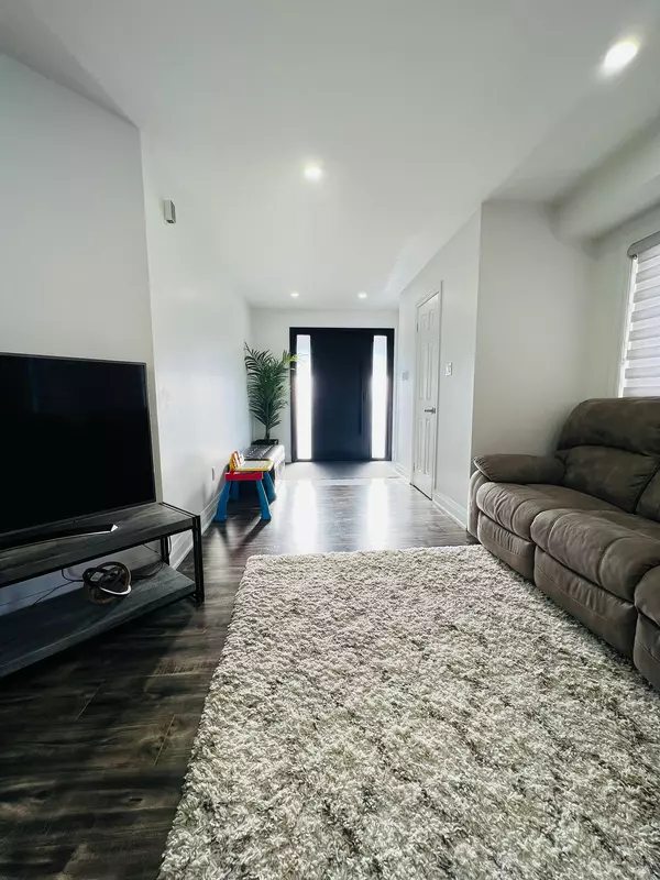 Brampton, ON L7A 2J5,18 Fallstar CRES