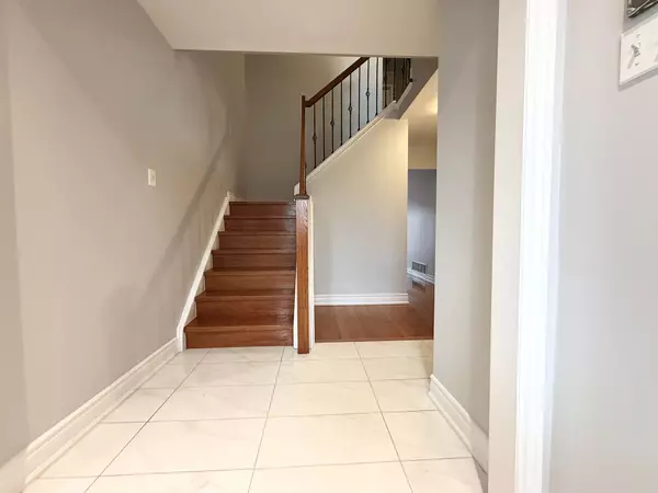 Brampton, ON L6Y 3N4,9 Corona Gate