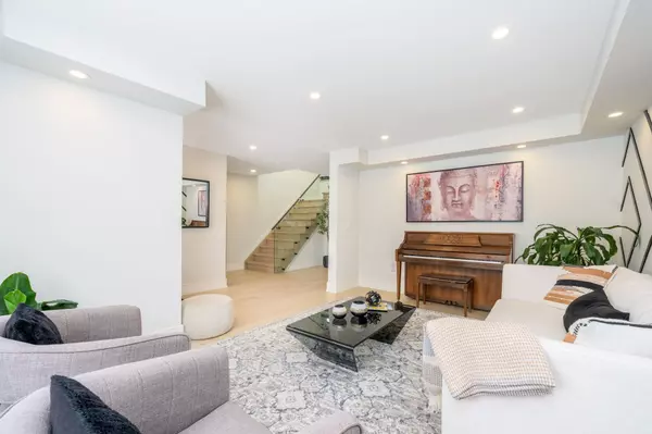 Oakville, ON L6J 7E4,1279 Winterbourne DR