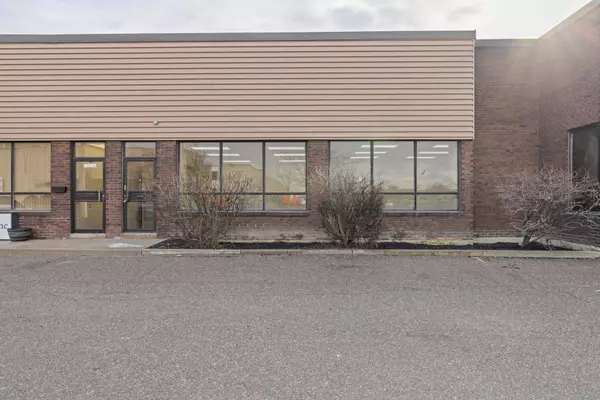 Mississauga, ON L4W 1Y5,1090 Aerowood DR #6