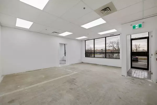 Mississauga, ON L4W 1Y5,1090 Aerowood DR #6