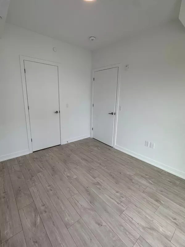 Milton, ON L9E 2B9,750 Whitlock AVE #509