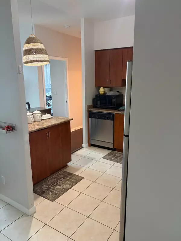 Toronto W06, ON M8Y 0A1,185 Legion RD N #217