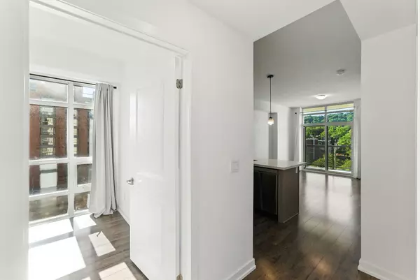 Hamilton, ON L8P 0C2,81 Robinson ST #709