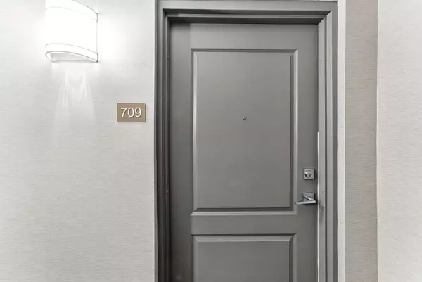 81 Robinson ST #709, Hamilton, ON L8P 0C2