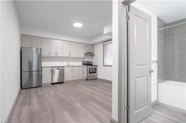 Hamilton, ON L8N 2X5,36 Grant AVE #2B