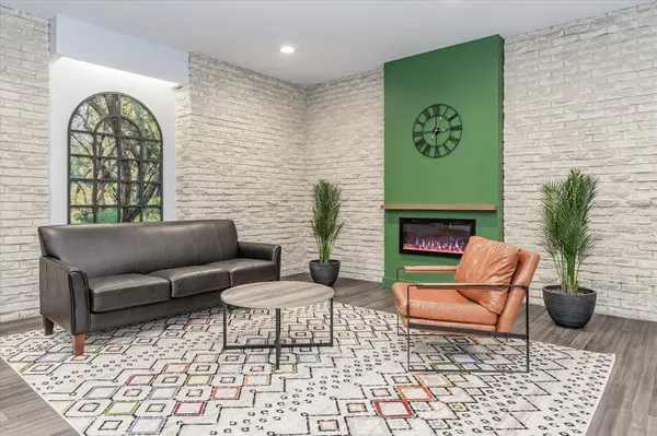 Guelph, ON N1H 7J7,93 Westwood RD #607