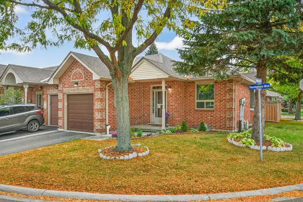 Hamilton, ON L0R 1W0,52 Twentyplace BLVD #28