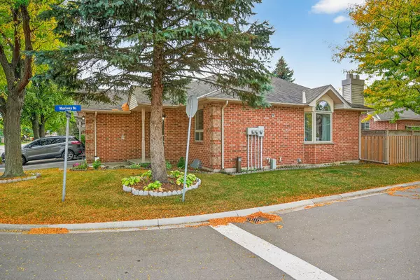 Hamilton, ON L0R 1W0,52 Twentyplace BLVD #28