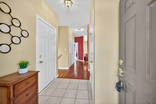 Hamilton, ON L0R 1W0,52 Twentyplace BLVD #28