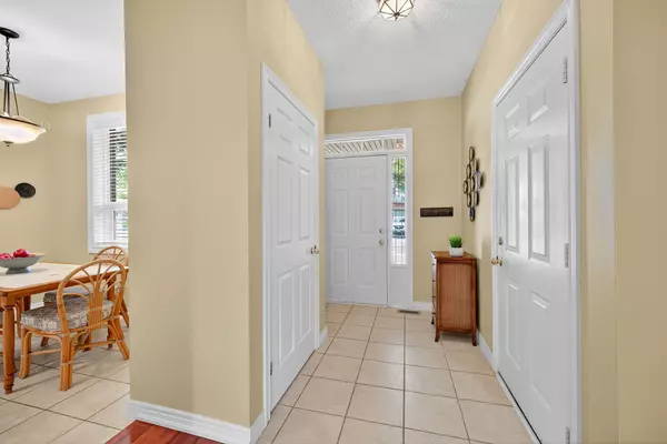 Hamilton, ON L0R 1W0,52 Twentyplace BLVD #28