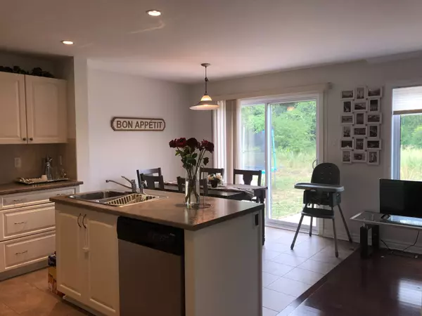 Barrhaven, ON K2J 5S2,601 CLEARBROOK DR