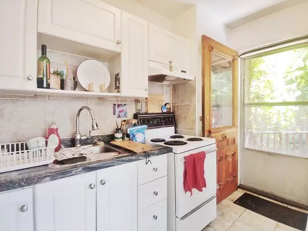 Westboro - Hampton Park, ON K1Z 5J5,554 Highcroft AVE