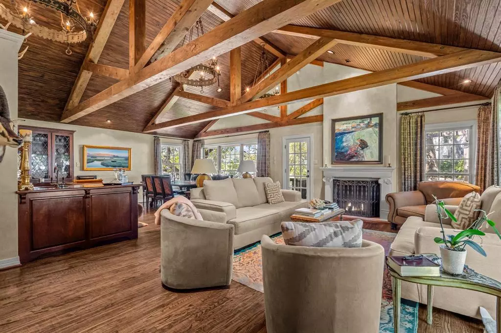 Fort Worth, TX 76107,425 Crestwood Drive