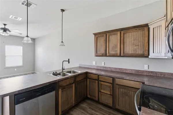 Rio Vista, TX 76093,101 W Capps Street #B