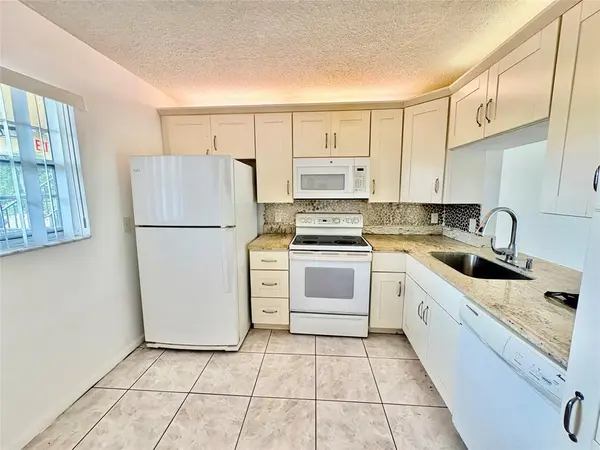 Sunrise, FL 33351,3905 N Nob Hill Rd #201