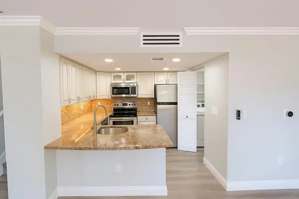 West Palm Beach, FL 33409,1707 Village Blvd