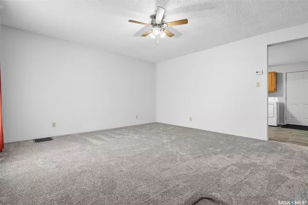 Moose Jaw, SK S6H 0J1,909 Ominica STREET E