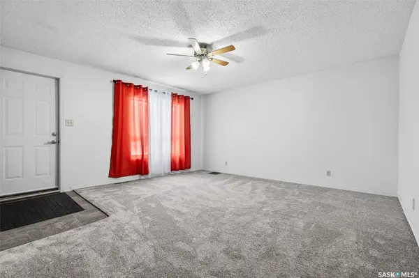 Moose Jaw, SK S6H 0J1,909 Ominica STREET E