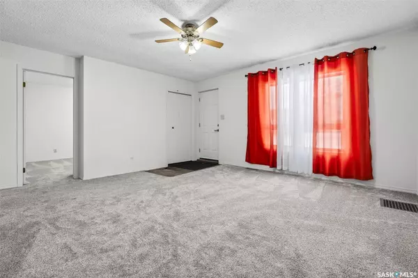 Moose Jaw, SK S6H 0J1,909 Ominica STREET E