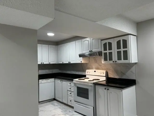 411 Bristol RD W, Mississauga, ON L5R 3R7