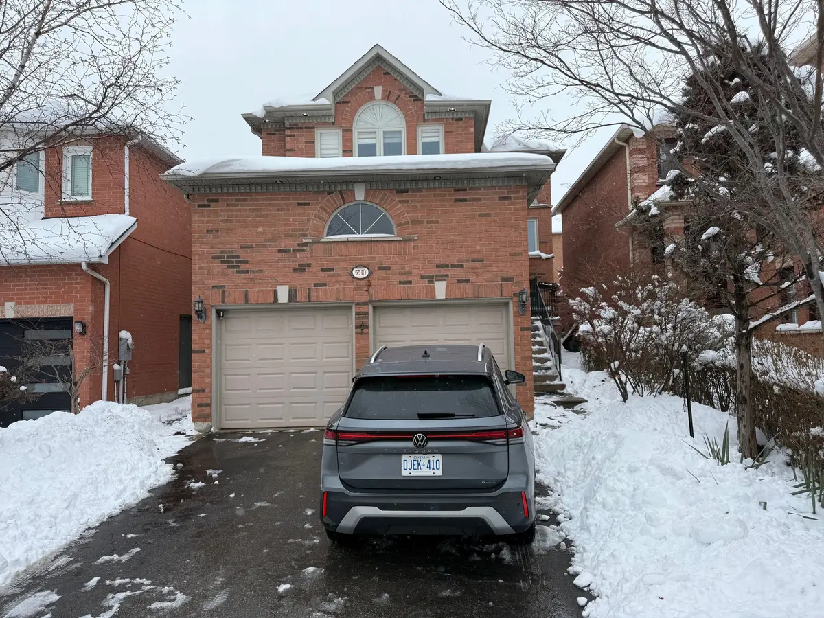 Mississauga, ON L4Z 4A7,5510 Red Brush DR #Upper