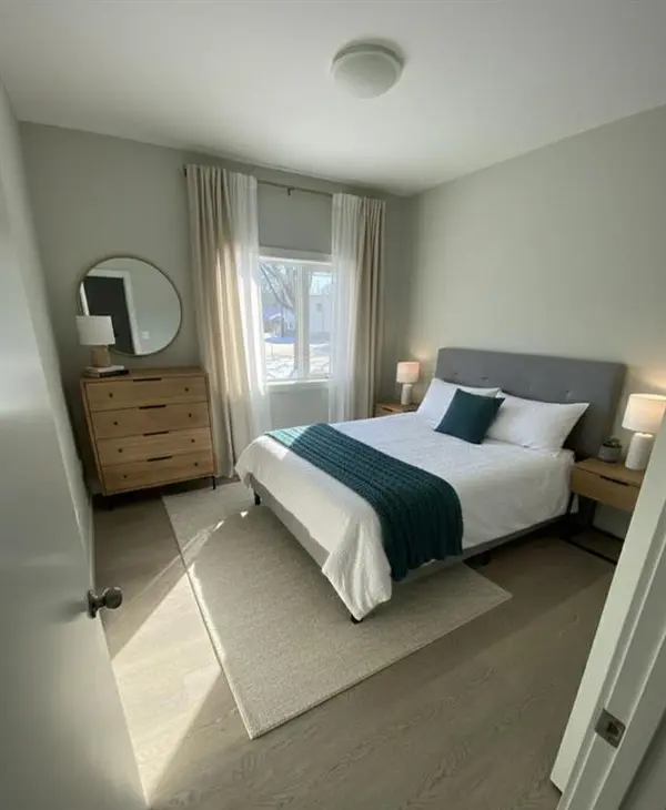 Winnipeg, MB R3L 1B7,718 Kylemore AVE