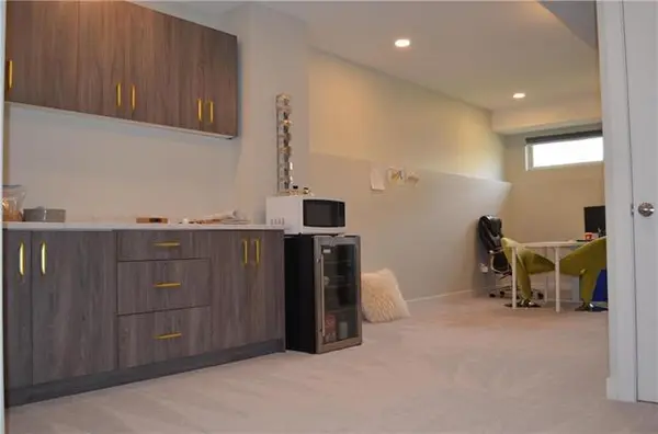 Winnipeg, MB R3L 1B7,718 Kylemore AVE