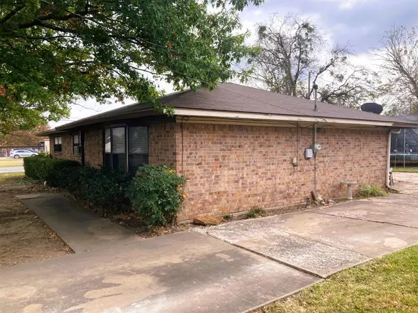 Bells, TX 75414,202 W Vernon Street